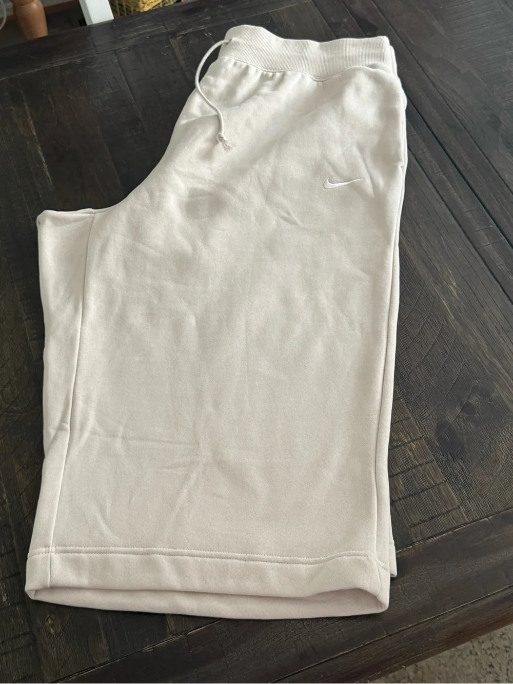 NWT Nike Sportswear Phoenix Fleece Women cropped. Smoke-free home.